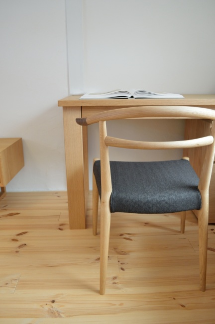 無垢材の椅子WOCアームチェア