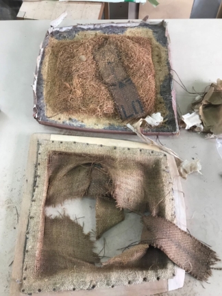 北野異人館で使われていたアンティークチェアの修理と張り替えの作業中