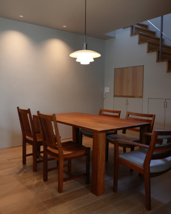 再塗装修理を施したシャルドネのダイニングセット全体