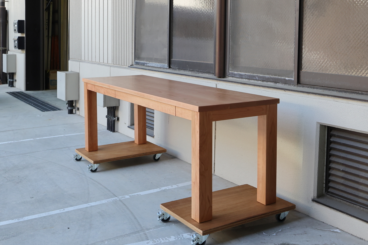ブラックチェリー無垢材 ロングデスク｜神戸市 | 神戸の家具屋【cachito furniture】一枚板・オーダー家具・無垢材の家具・修理など
