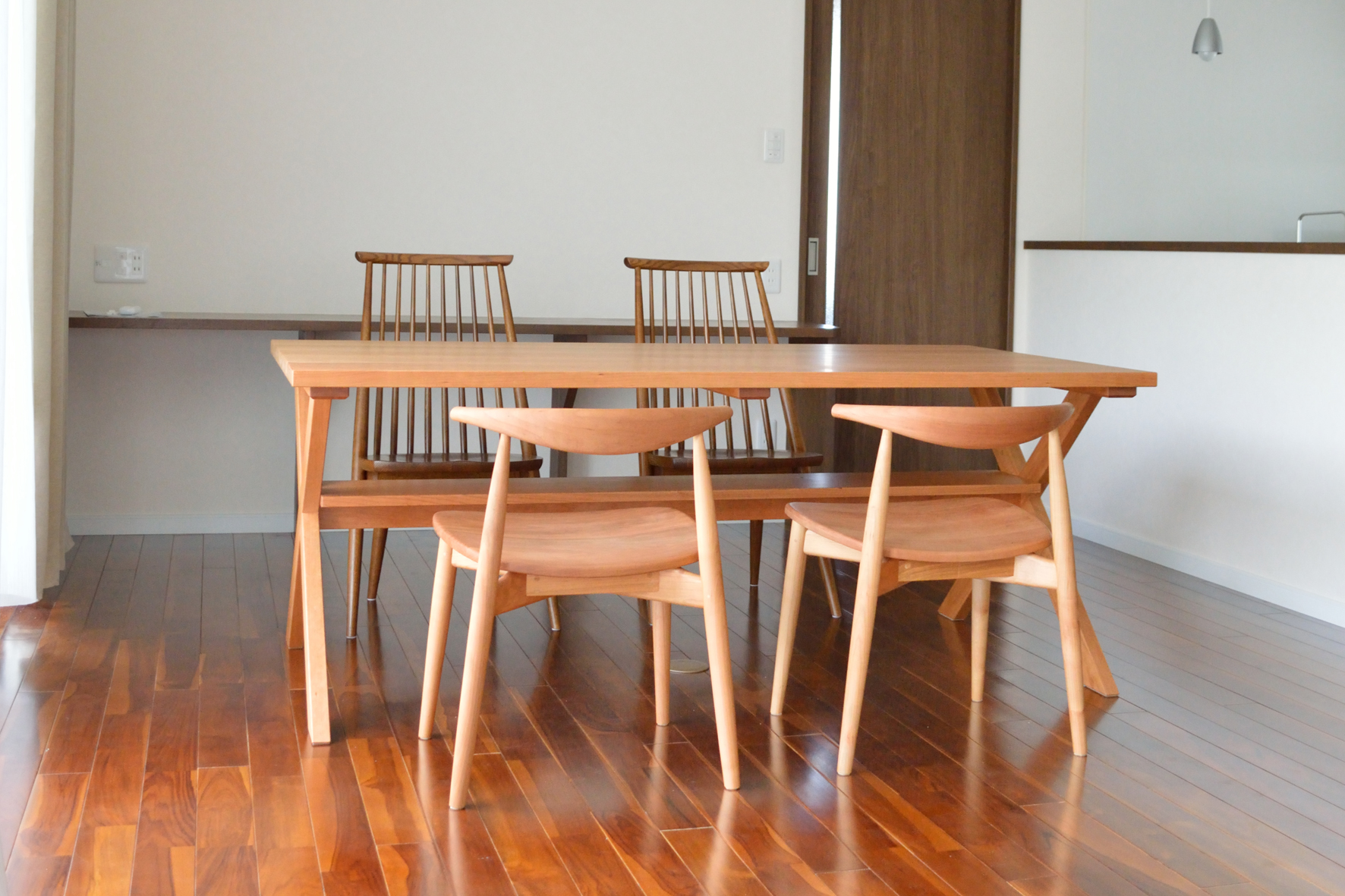 diningtable_crossedleg_blackcherry 神戸の家具屋【cachito furniture】一枚板