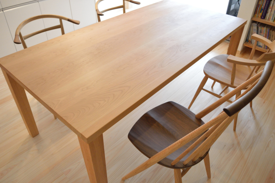ブラックチェリー無垢材のダイニングテーブル（厚天板40mm） 神戸の家具屋【cachito furniture】一枚板・オーダー家具・無垢