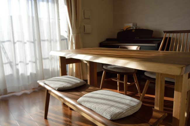 モンキーポッド一枚板テーブルと椅子