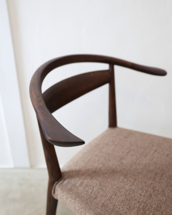 日進木工のWOC132チェアのWNO色