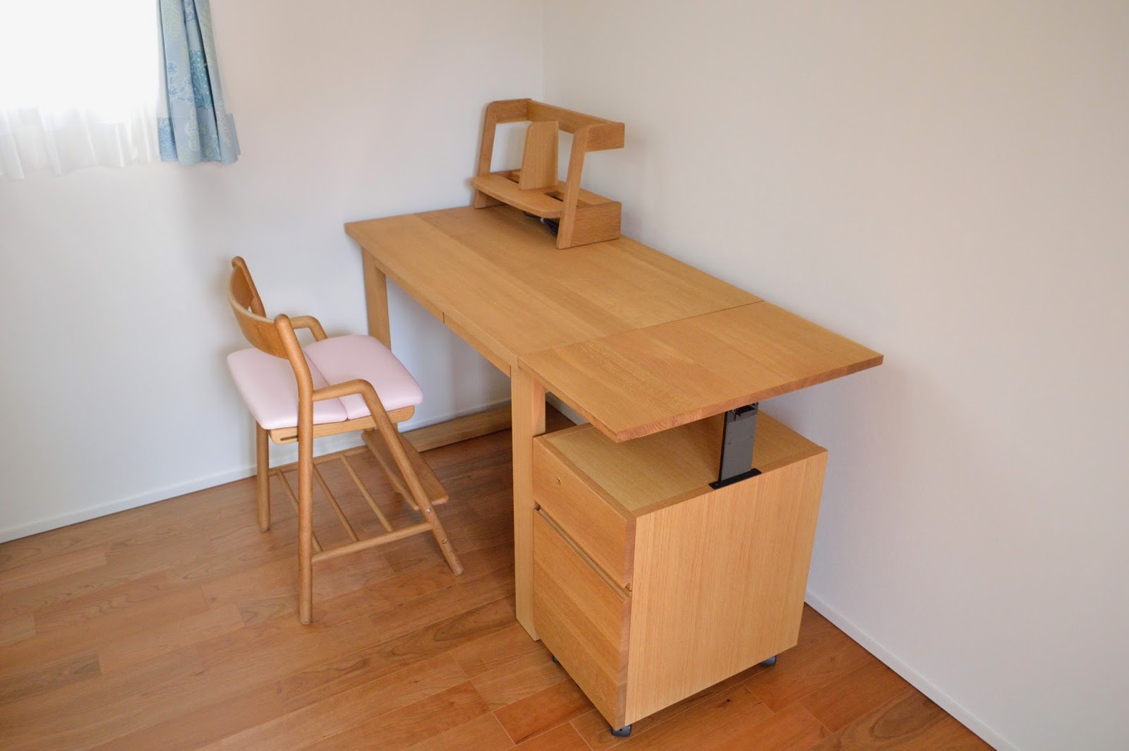 oak-hida-desk.jpg