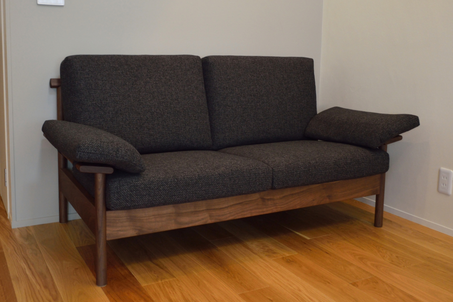 ウッドフレームソファ01（ウォールナット） 神戸の家具屋【cachito furniture】一枚板・オーダー家具・無垢材の家具・修理など